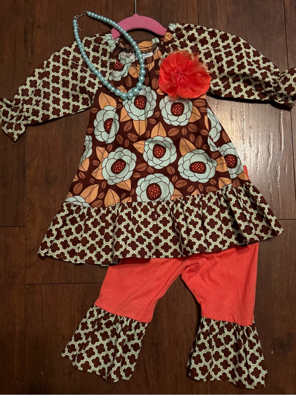 Peaches ń Cream Boutique Girls Floral Tunic & Coral Ruffle Leggings Set